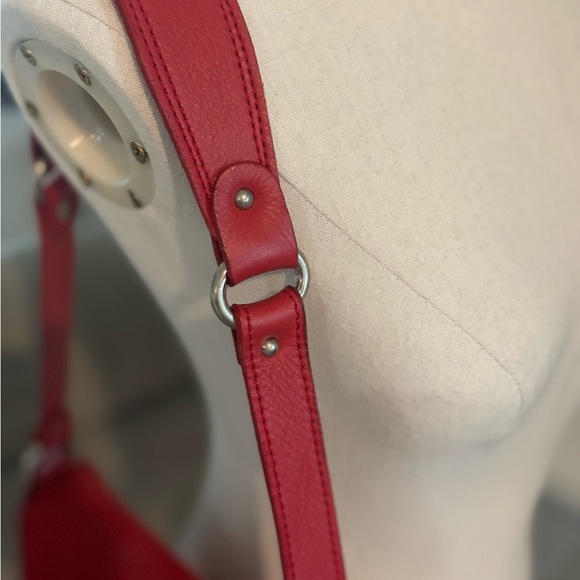SAS hand made Red Leather Shoulder Bag - Picture 3 of 15